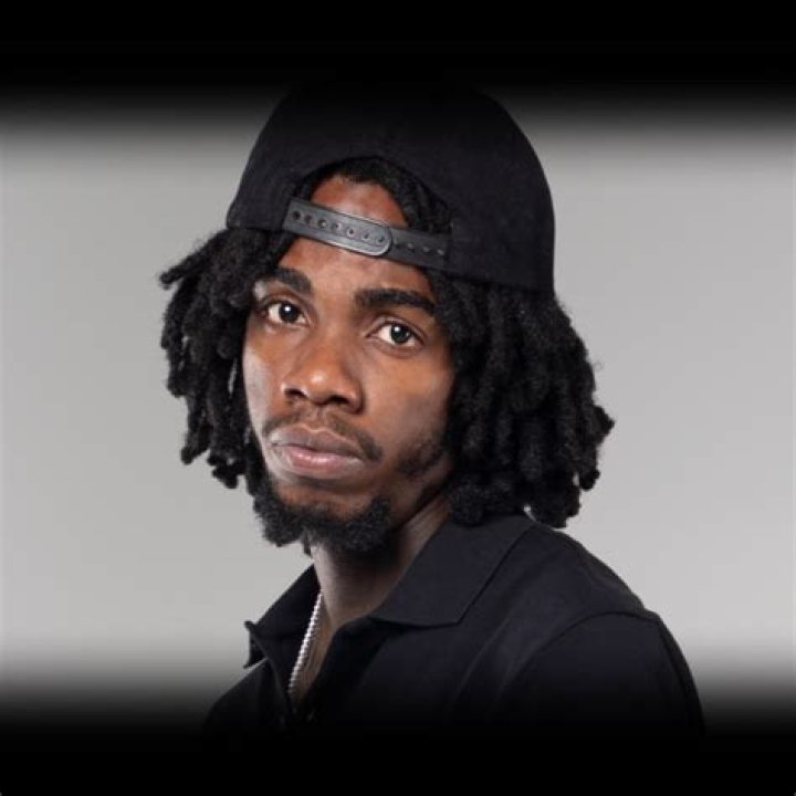 Is alkaline an international artist?